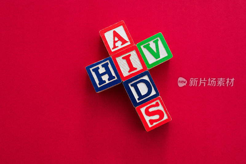 带有HIV AIDS字样的木块